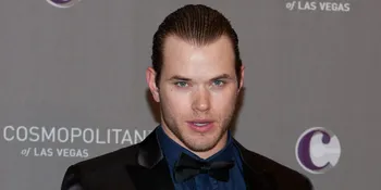 Kellan Lutz Rasakan Kekuatan Spiritual di Borobodur