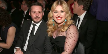 Kelly Clarkson Hamil Anak Pertama?