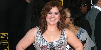 Kelly Clarkson Dukung Hisap 'Lintingan' Daripada Miras