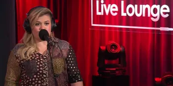 Kelly Clarkson 'Permak' Lagu Rihanna 'Bitch Better Have My Money'