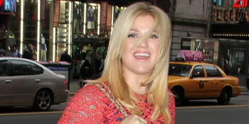 Kelly Clarkson Resmi Menikah Dengan Brandon Blackstock