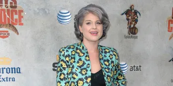 Kelly Osbourne di Bandara Bersama Pria Misterius