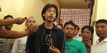 Keluarga Datangkan Pendeta Untuk Roger Danuarta