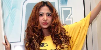 Keluarga Dewi Perssik Dekat Dengan Guruh Soekarno Putra