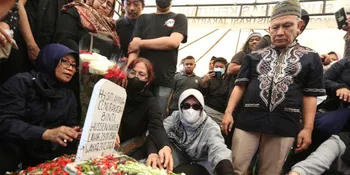 Keluarga Ikuti Wasiat Aminah Cendrakasih 'Mak Nyak', Dikubur Bersama Mak Uwok