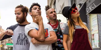 Keluarkan Singel Perdana Bandnya, Joe Jonas 'Tampil' Lebih Disco