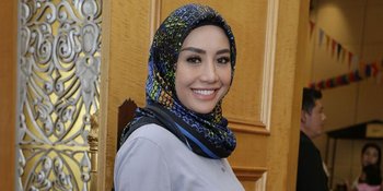 Kembali Lepas Hijab, Shinta Bachir Batasi Kolom Komentar di Instagram