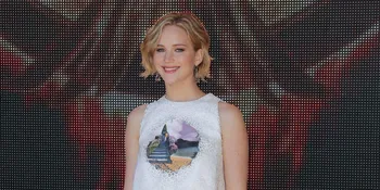 Kenakan Baju Lubang-Lubang, Jennifer Lawrence Tampil Menyegarkan