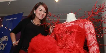 Kenakan Gaun Akar, Siti Liza Kesulitan Jalan!