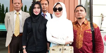 Kenakan Hijab, Bella Sofie Siap Jalani Sidang Cerai Perdana
