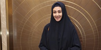 Kenakan Hijab Syari, Rezeki Dina Lorenza Tetap Mengalir
