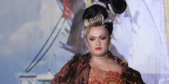 Kenakan Karya Wawan Hazel, Tata Liem Ingatkan Kejayaan Perfilman