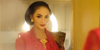 Kenakan Kebaya Merah, Penampilan Krisdayanti Saat Pelantikan DPR Curi Perhatian