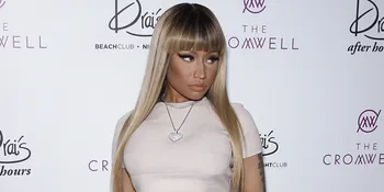 Kenakan Outfit Ketat di MTV VMA 2017, Nicki Minaj Alami Wardrobe Malfunction
