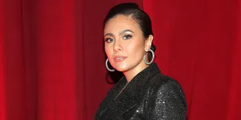 Kenakan Women Suit Tanpa Inner, Wulan Guritno Tampil Fierce Pamer Cleavage yang Tuai Pro Kontra