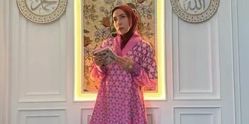 Kenang Adik yang Meninggal Mendadak, Melly Goeslaw Ungkap Berbeda Ibu - Tumbuh Besar dalam Toleransi Beda Agama