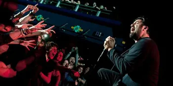Kenang Chris Kelly, Deftones Cover Lagu Kris Kross