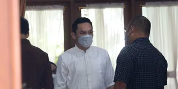 Kenang Momen Bersama Ayahanda, Ben Kasyafani Menangis