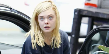 Kenapa Elle Fanning Ingin Terkesan Misterius di Social Media?
