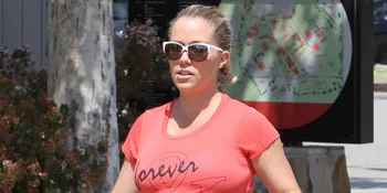 Kendra Wilkinson Ungkap Wajah Bayinya, Lucu Banget!