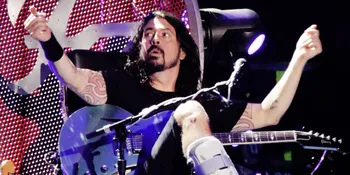 Keren, Dave Grohl Ajak Fans Ngedrum di Tengah-Tengah Konser