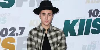 Kesal, Justin Bieber Tonjok Wajah Fansnya Sampai Berdarah