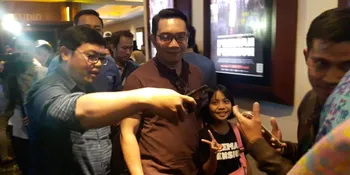 Keseruan Ridwan Kamil Menonton Film 'PREMAN PENSIUN' bersama Istri di Bandung