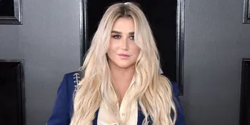 Kesha Didenda Karena Mengumpat di Atas Panggung
