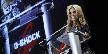 Kesha Pulih Setelah Jalani Rehabilitasi Penyakit Aneh