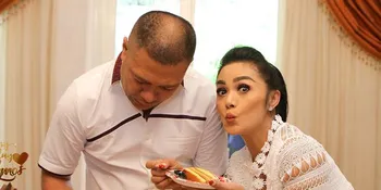 Kesibukan Padat, Krisdayanti Rayakan Ultah Raul Lemos Secara Sederhana