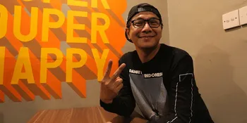 Ketahuan Jalan Bareng Yeslin Wang, Delon Akui Masih Suami Istri