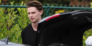 Ketahuan! Patrick Schwarzenegger Tertangkap Kencani Gadis Blonde