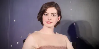 Ketika Anne Hathaway Jadi Seliar Miley Cyrus, Begini Jadinya