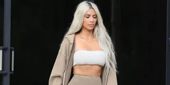 Ketika North West Jadi Fotografer Kim Kardashian Saat Topless