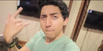 'Ketupat Song' Aaron Ashab Bikin Ngakak Guling-Guling