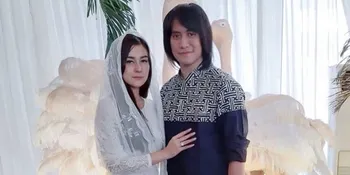 Kevin Aprilio Betah dengan Rambut Gaya Emo, Vicy Melanie Risih?