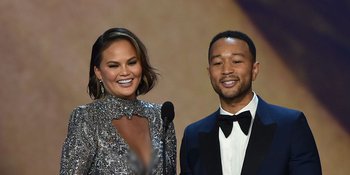 Kevin Hart Mundur Jadi Host Oscar 2019, Chrissy Teigen Mengajukan Diri?