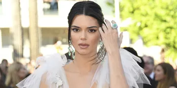 Khloe Kardashian Abadikan Momen Mesra Kendall Jenner &#38; Ben Simmons