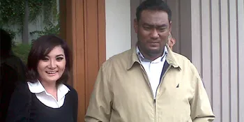 Kiki Amalia Masih Berusaha Cium Tangan Markus Horison