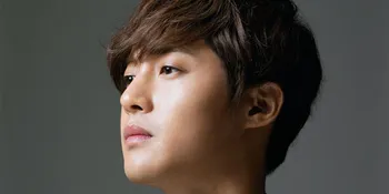 Kim Hyun Joong Pamer Tubuh Berotot di Foto Comeback
