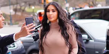 Kim Kardashian Posting Foto Jadul Saat Masih SMP, Cantik &#38; Polos Banget!