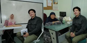 Kejar Paket C, Ini 7 Potret Atta Halilintar Ambil Rapor SMA - Tak Malu dan Ingin Segera Lulus