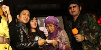 Kisah Hidup Nike Ardilla Jadi Dua Film