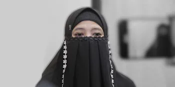 Kisah Hidup Peggy Melati Sukma, Terjebak di Negara Konflik - Kena Tumor