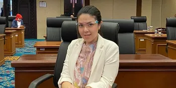 Klarifikasi Tina Toon Tentang Video Dirinya Selfie Ketika Sedang Rapat DPRD