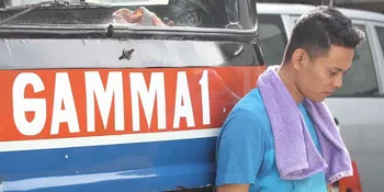Klip Habis 1+1, Vokalis Gamma1 Jadi Kernet Bis!