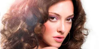 Klip Terbaru 'LOVELACE' Tampilkan Sesi Foto Aktris Porno