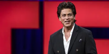 Kocak, Farah Unggah Potret Jadul SRK Kala Pakai Baju Nggak Banget