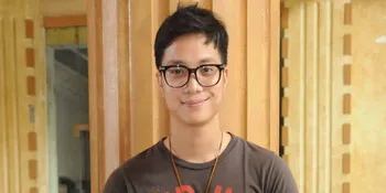 Kocak! Saat Pradikta Wicaksono Pakai G-String di Kepalanya