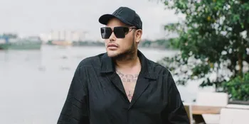 Koleksi Terbaru Ivan Gunawan Memukau di Jakarta Muslim Fashion Week (JMFW) 2023